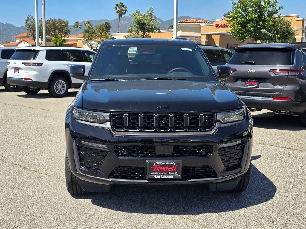 New 2026 Diamond Black Crystal Pearl-Coat Exterior Paint Jeep Limited Reserve image 2
