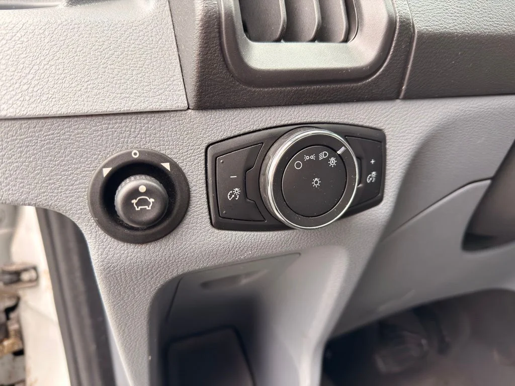 Used 2015 White Ford XLT image 23