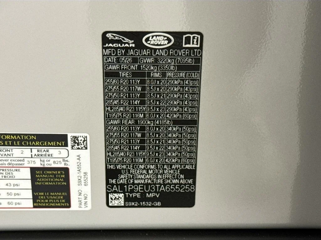 New 2026 Borasco Grey Land Rover SE image 34
