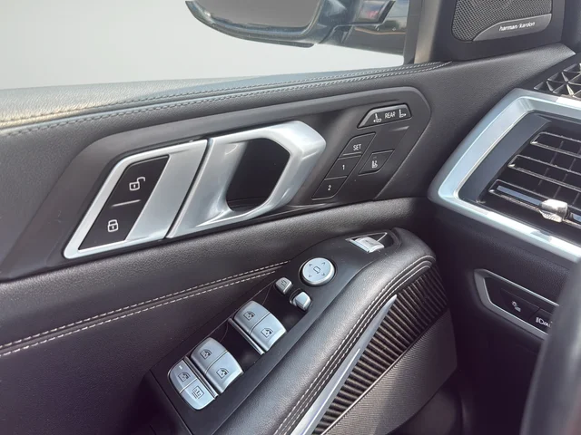 Used 2024 Gray BMW M60i image 28