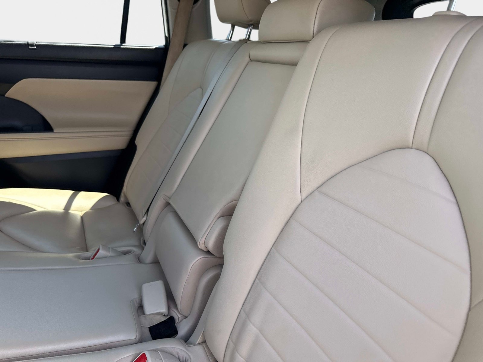 Used 2023 Wind Chill Pearl Toyota XLE image 12