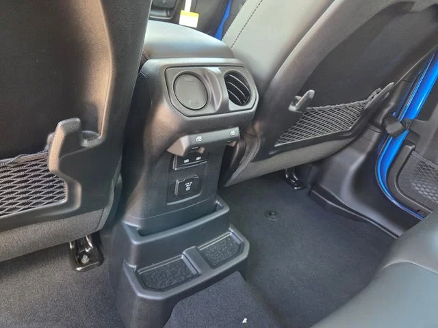 New 2026 Hydro Blue Pearl-Coat Exterior Paint Jeep Rubicon X image 10