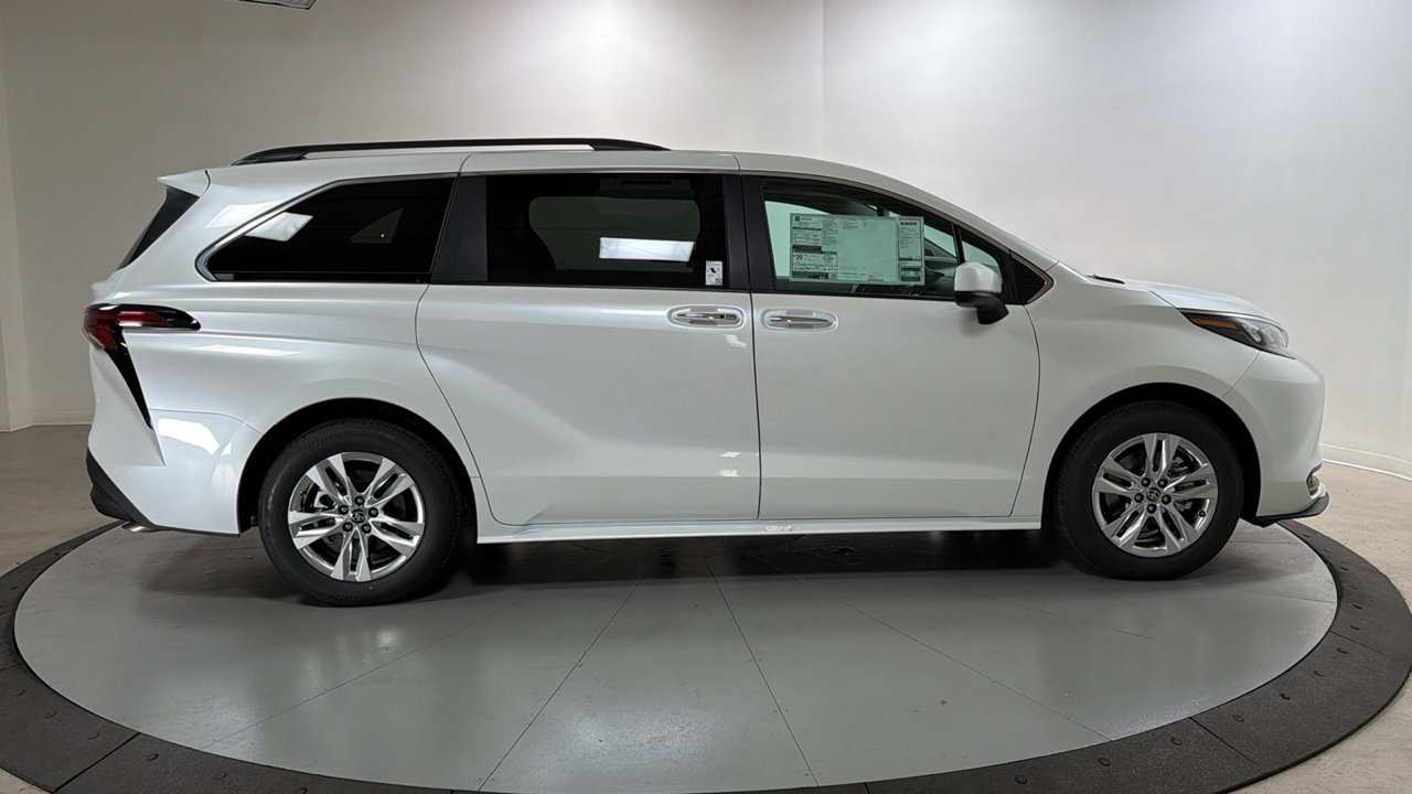 New 2026 Wind Chill Pearl <sup>1</sup> Toyota  XLE image 6