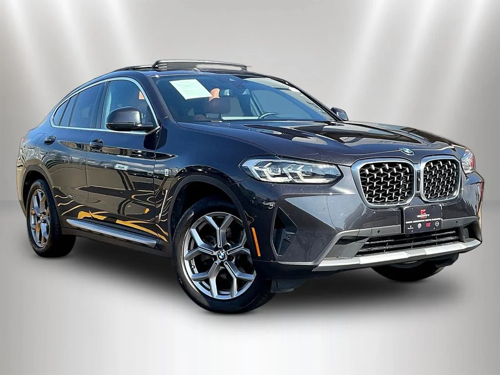 Used 2022  BMW xDrive30i image 3