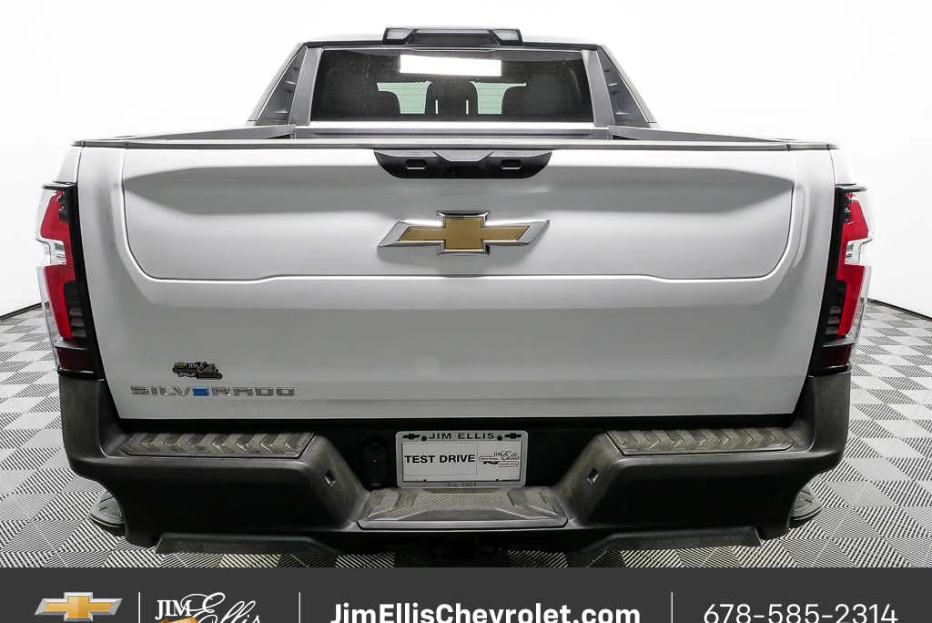 2025 Chevrolet Silverado EV LT - Photo 28