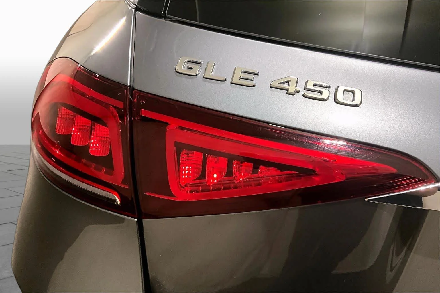 Used 2020 Selenite Grey Metallic Mercedes-Benz GLE 450 image 27