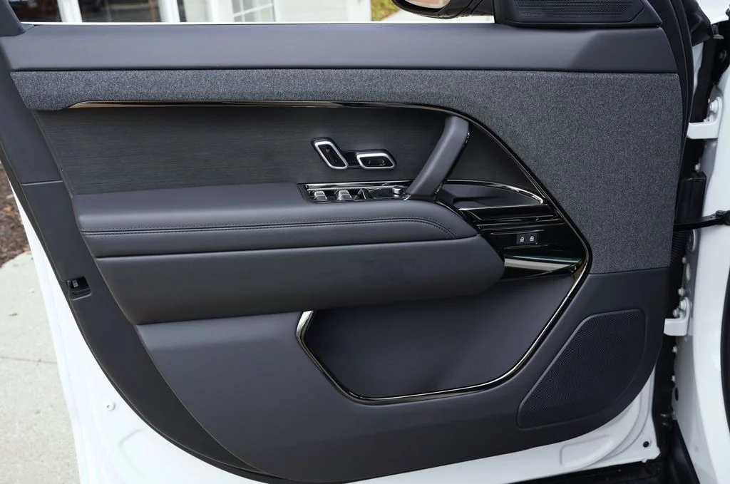 New 2026 Fuji White Land Rover Dynamic SE image 10