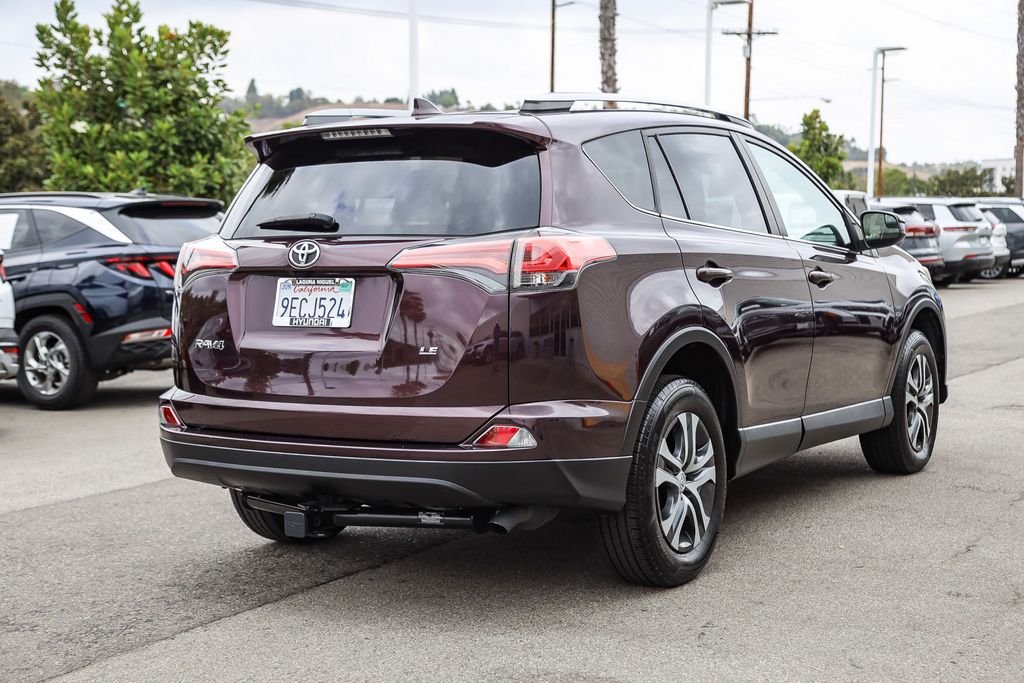 2017 Toyota RAV4 LE - Photo 6
