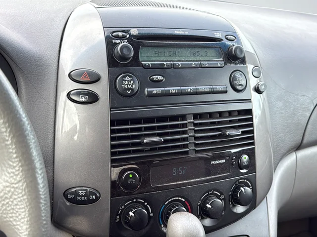 Used 2010 Silver Toyota LE image 14