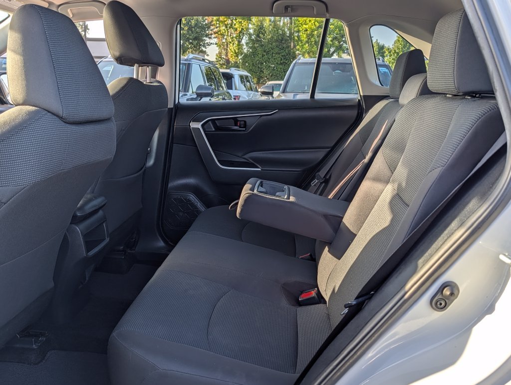 2021 Toyota RAV4 LE - Photo 12