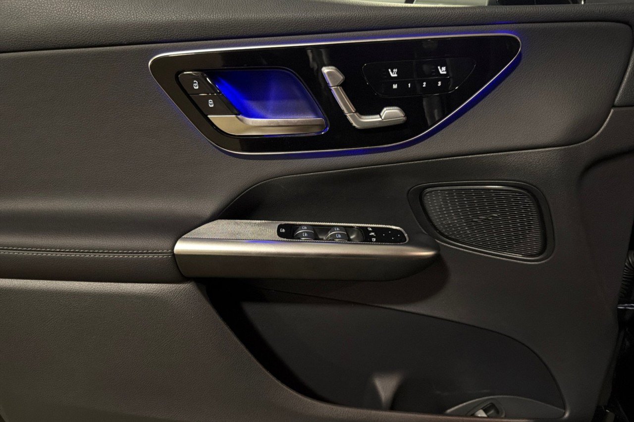 New 2026 Black Mercedes-Benz GLC 300 SUV image 10