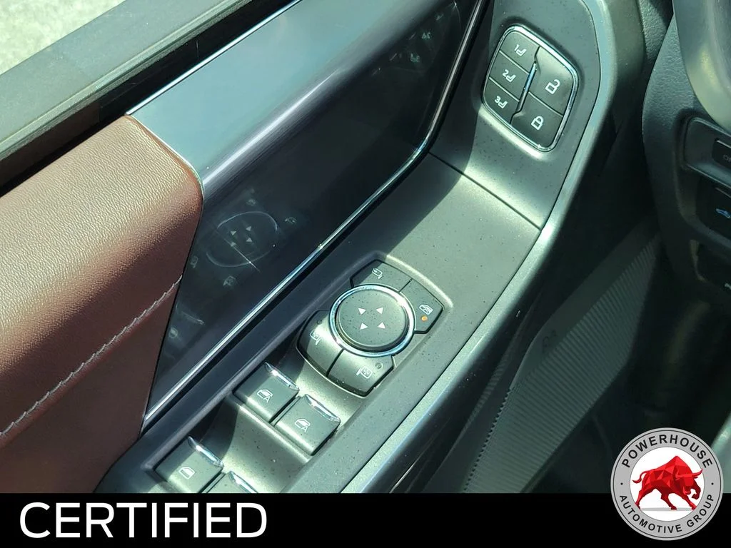 Used 2022 White Ford Lariat image 25