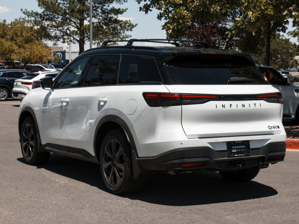New 2027 2T RAD WHT INFINITI Autograph AWD image 7