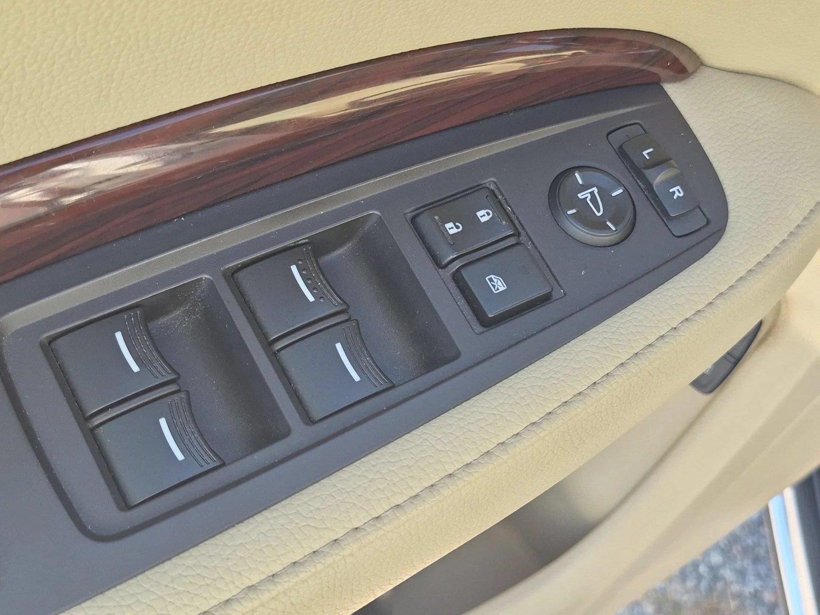 Used 2014 White Diamond Pearl Acura Tech/Entertainment Pkg image 15