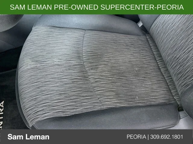 Used 2015 Silver Nissan SV image 18