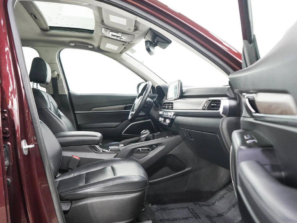 Used 2020 Maroon Kia EX image 11