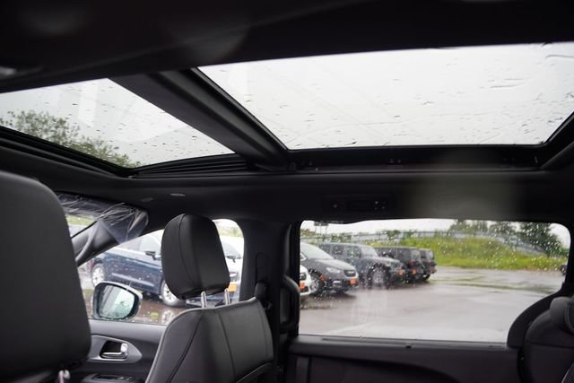 2026 Chrysler Pacifica Limited - Photo 13