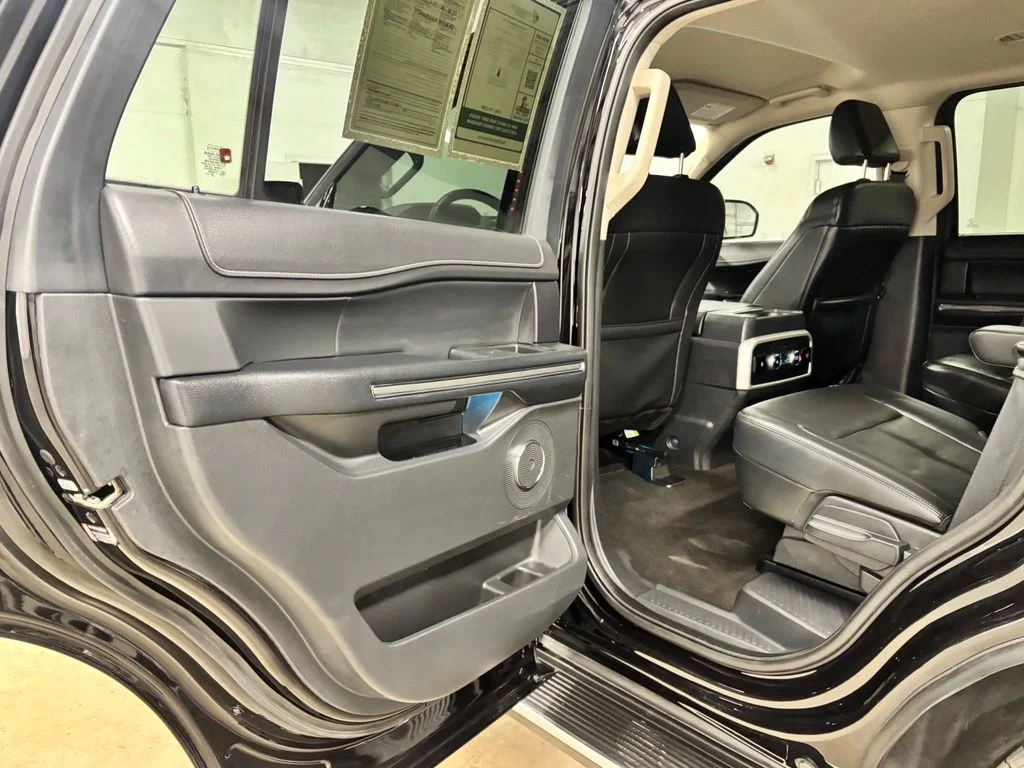 Used 2023 Black Ford XLT image 18