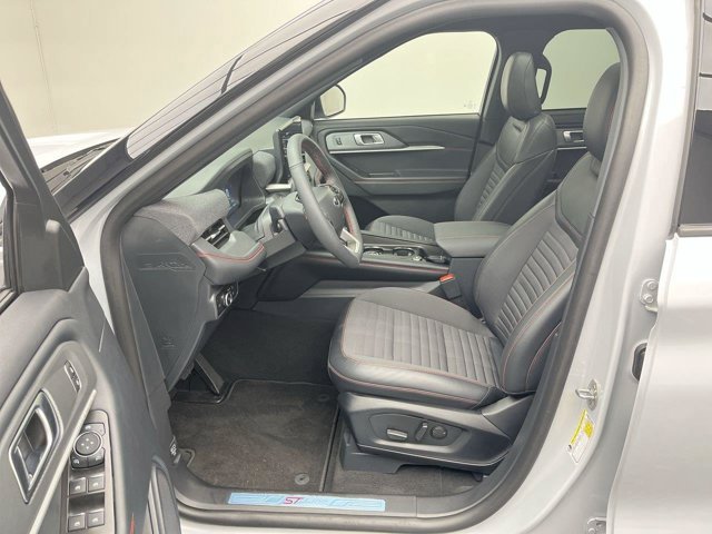 Used 2026 Space White Metallic Ford ST-Line image 3