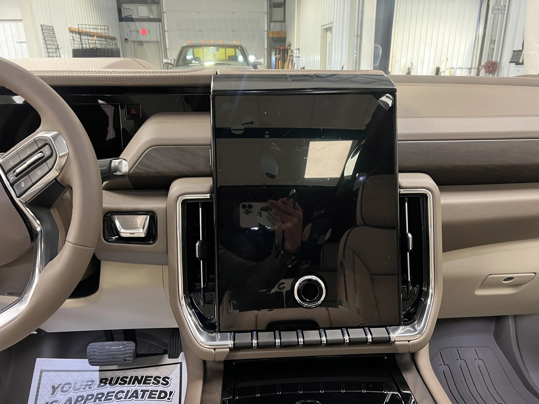 2026 GMC Yukon XL Denali - Photo 10