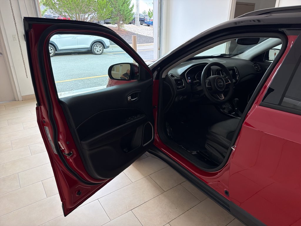 Used 2021 Red Line Jeep Latitude image 10