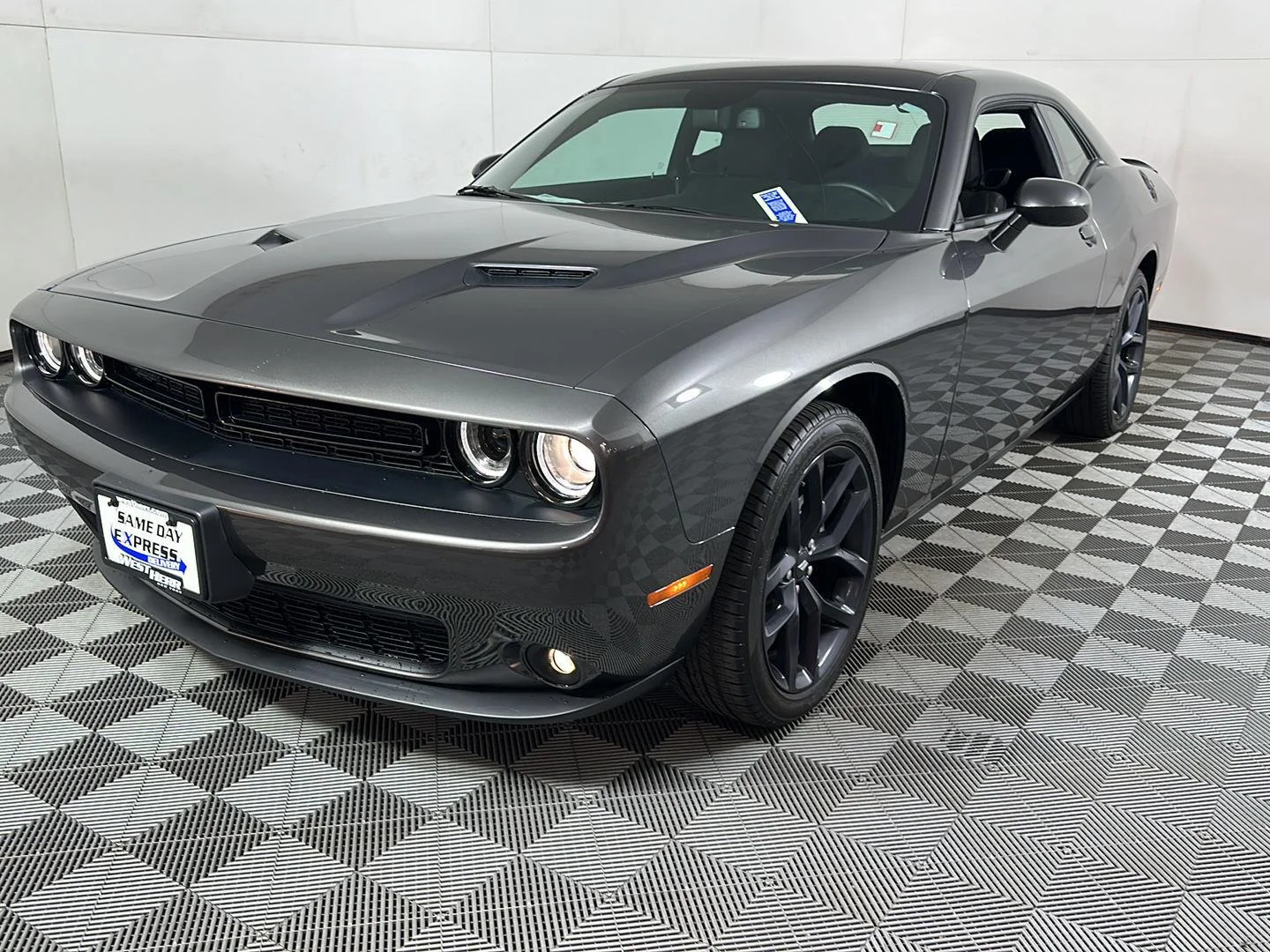 Used 2023 Granite Pearlcoat Dodge SXT image 30