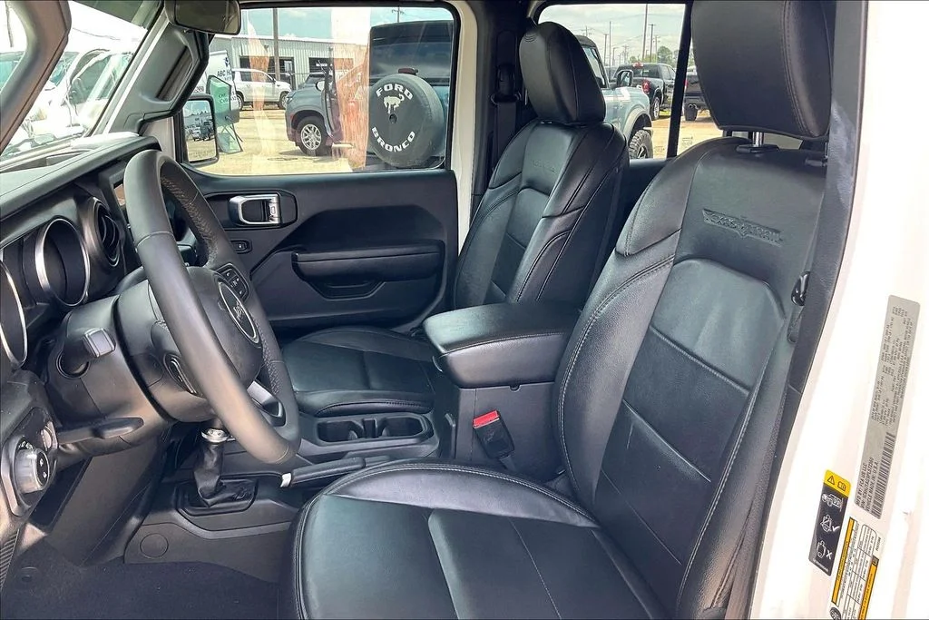 Used 2023 White Jeep Texas Trail image 18