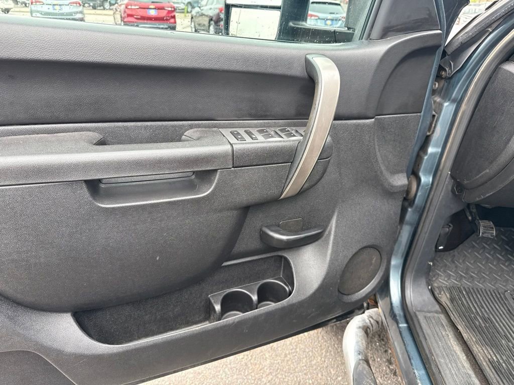 Used 2013 Stealth Gray Metallic GMC SLE image 18