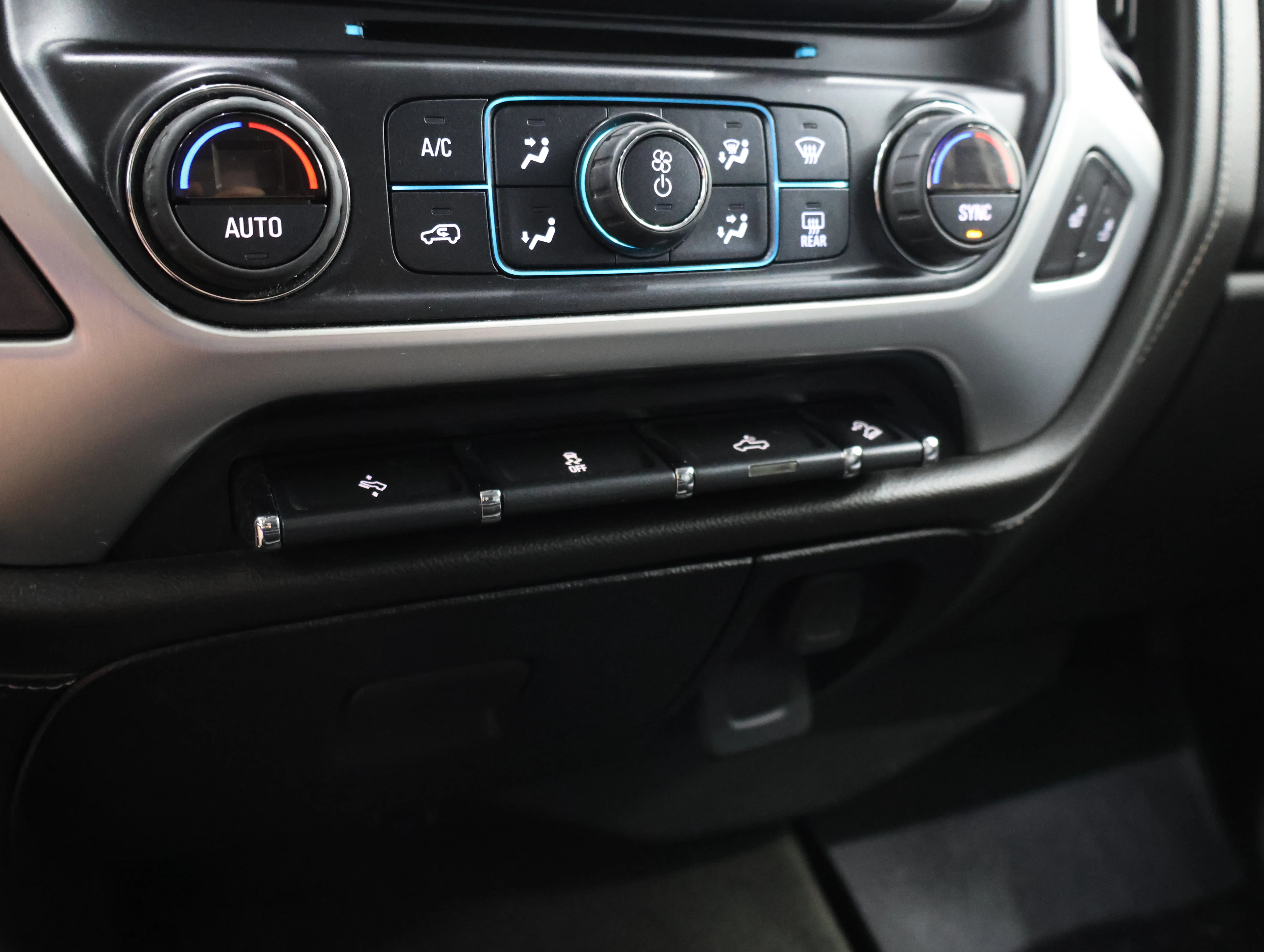 Used 2017 Onyx Black GMC SLT image 42