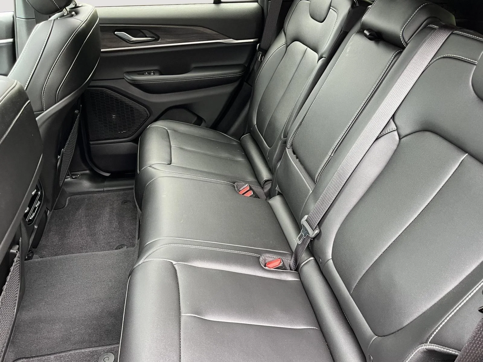 Used 2025 Baltic Gray Metallic Clearcoat Jeep Limited image 14