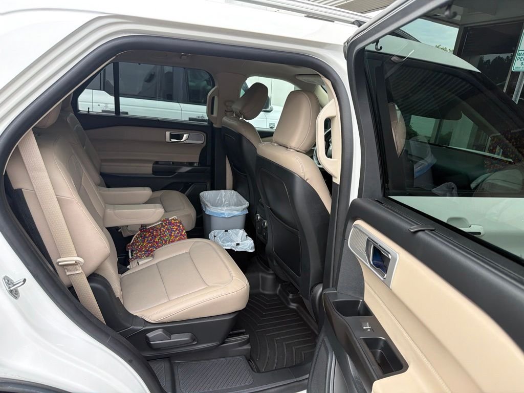 Used 2020 White Ford Limited image 5