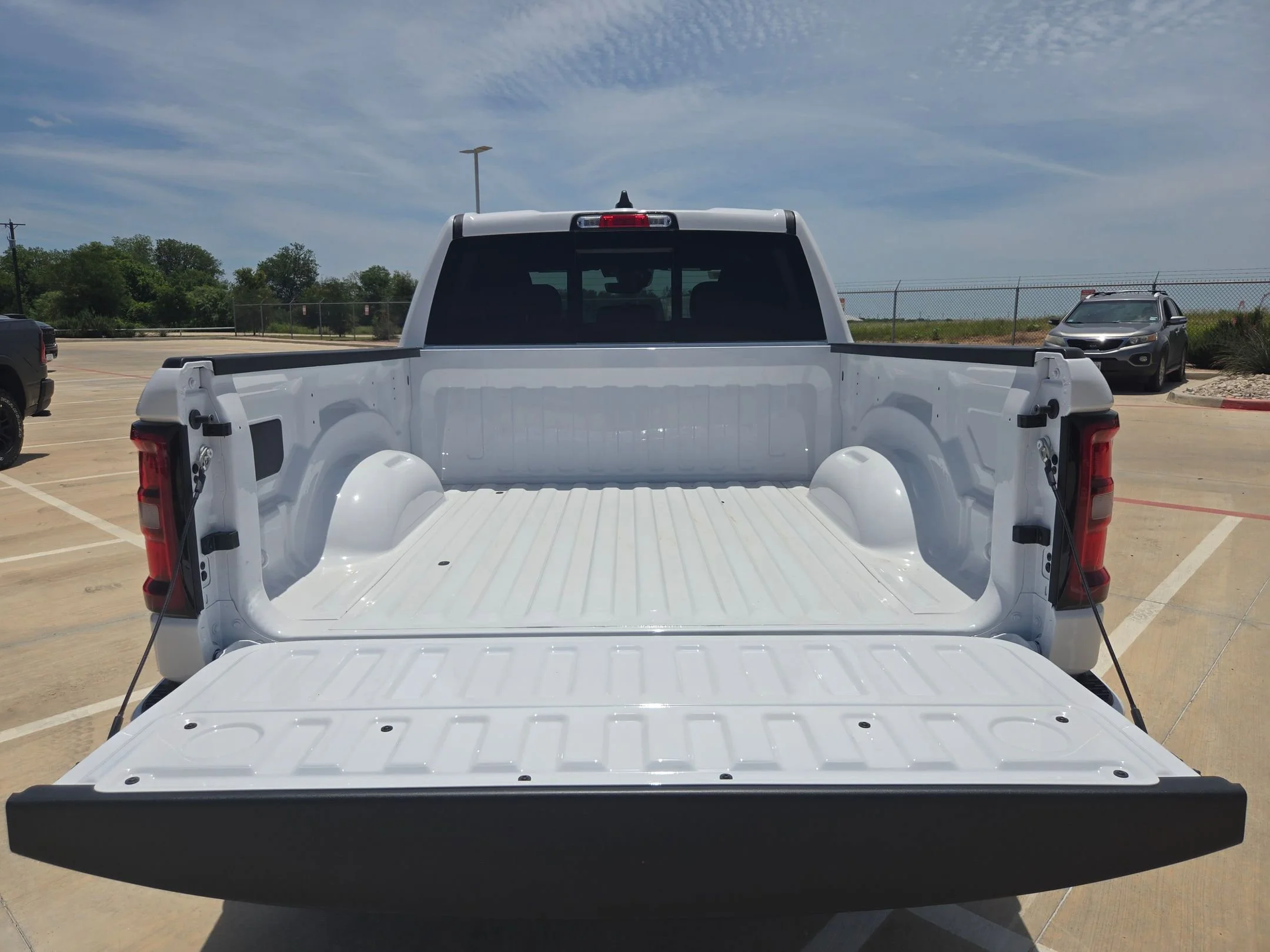 New 2026 Bright White Clear-Coat Exterior Paint RAM Big Horn/Lone Star image 20