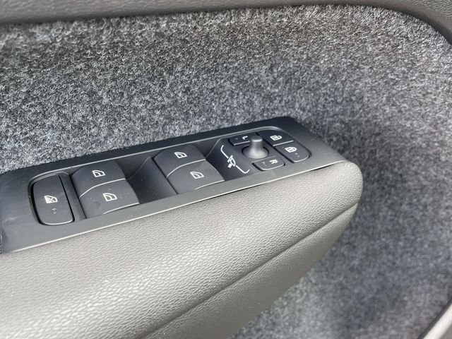 New 2026  Volvo B5 Plus image 34