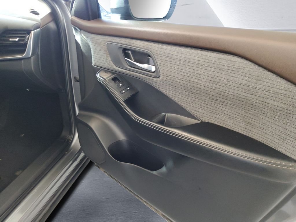 Used 2021 Gray Nissan SV image 15