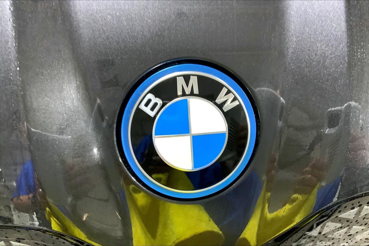 Used 2024 Dark Graphite Metallic BMW xDrive50 image 9