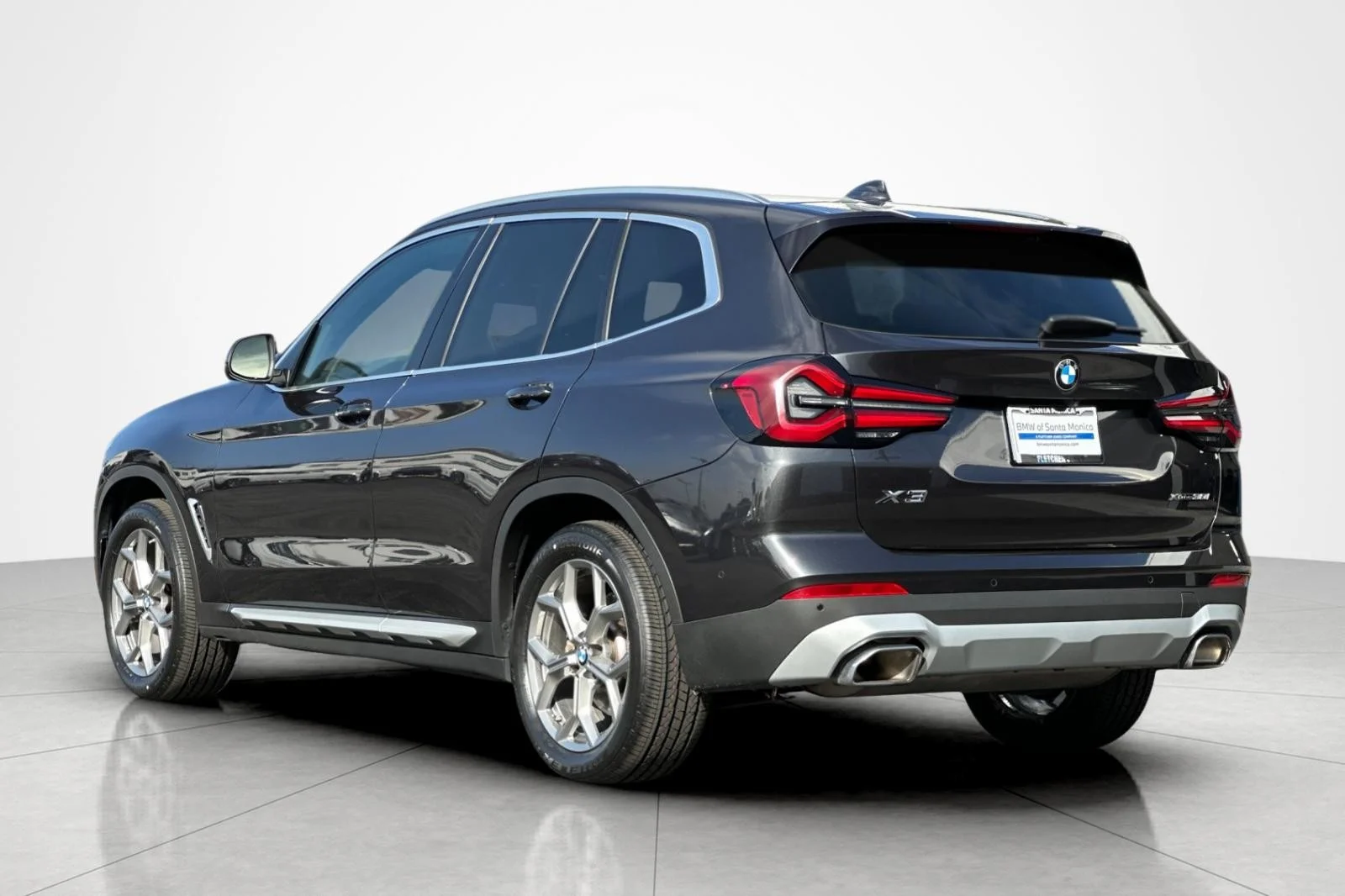 Used 2024 Dark Graphite Metallic BMW xDrive30i image 3