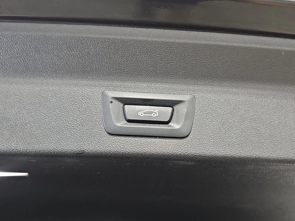 Used 2020 Gray BMW xDrive30i image 16