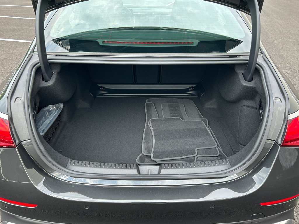 New 2026 Graphite Grey Metallic Mercedes-Benz E 450 image 7