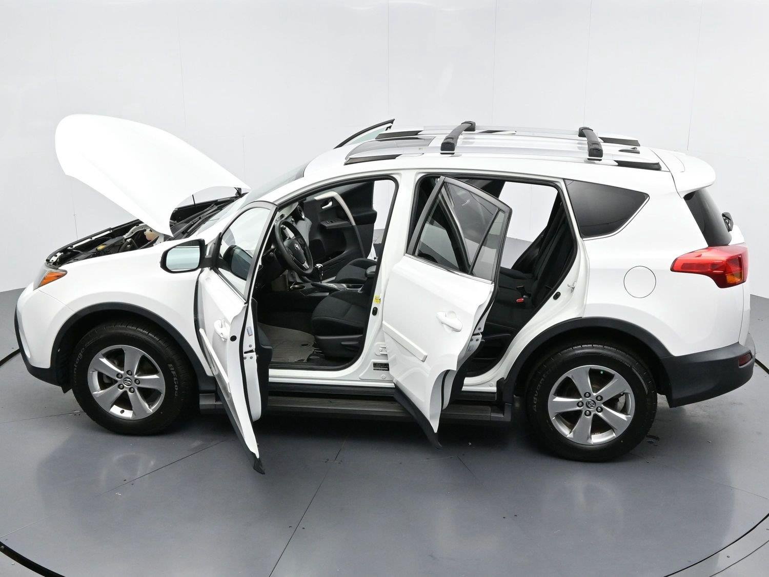 Used 2015 Super White Toyota XLE image 37