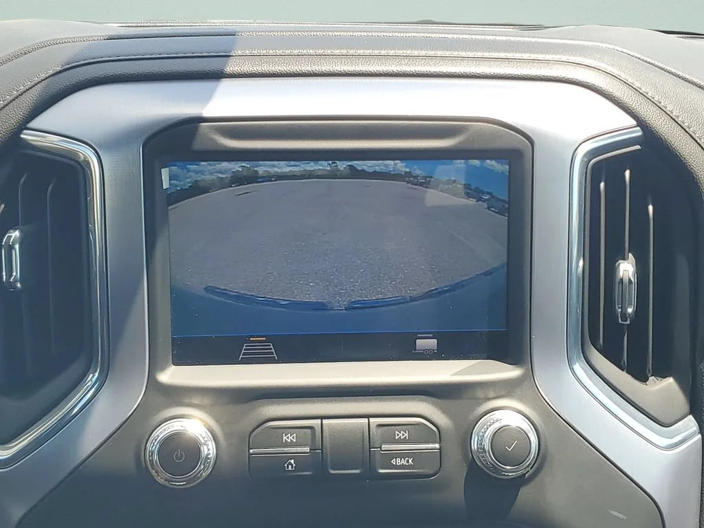 Used 2020 SUMMIT WHITE GMC SLE image 17