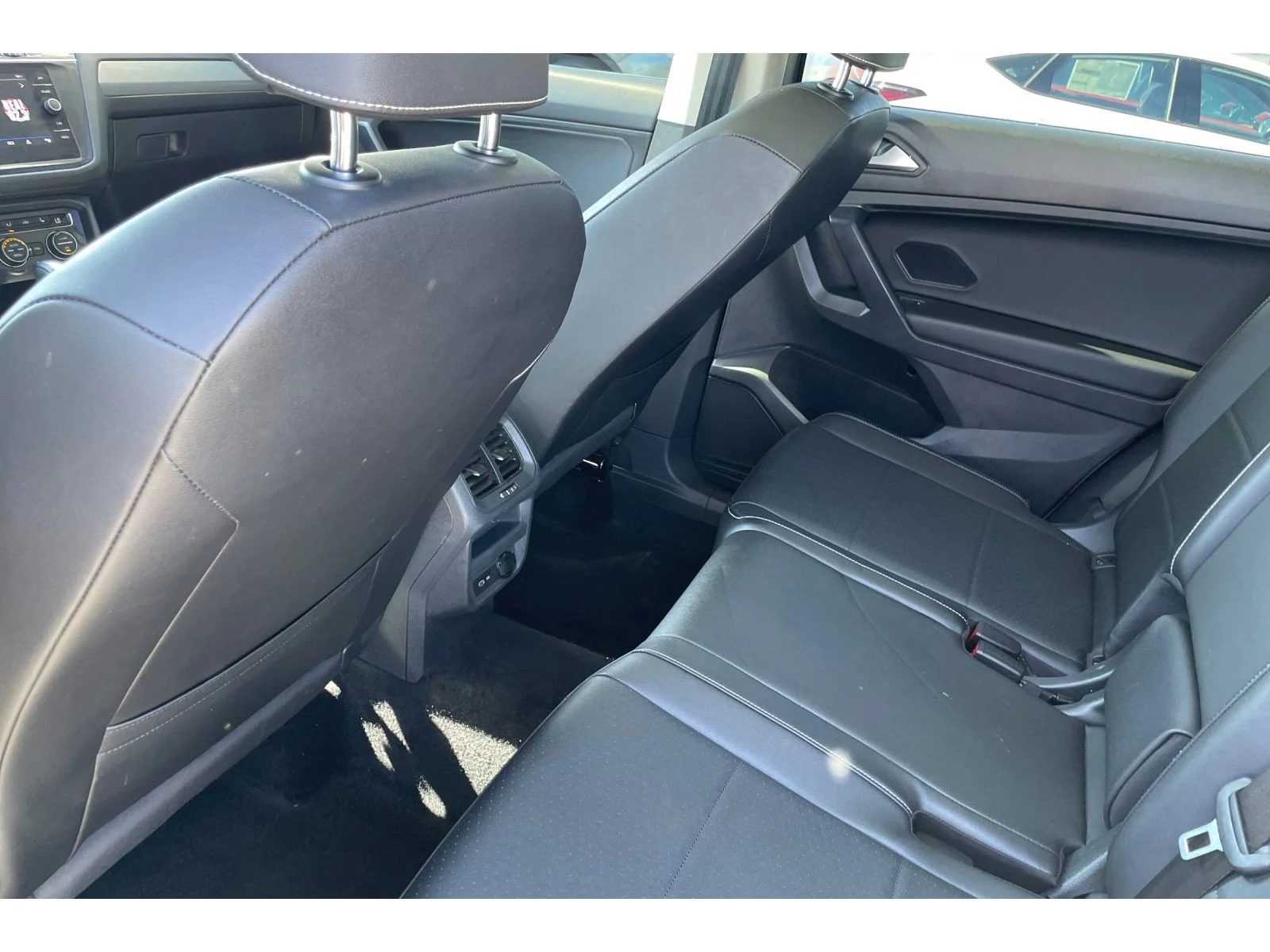 Used 2021 Pyrite Silver Metallic Volkswagen SE image 13