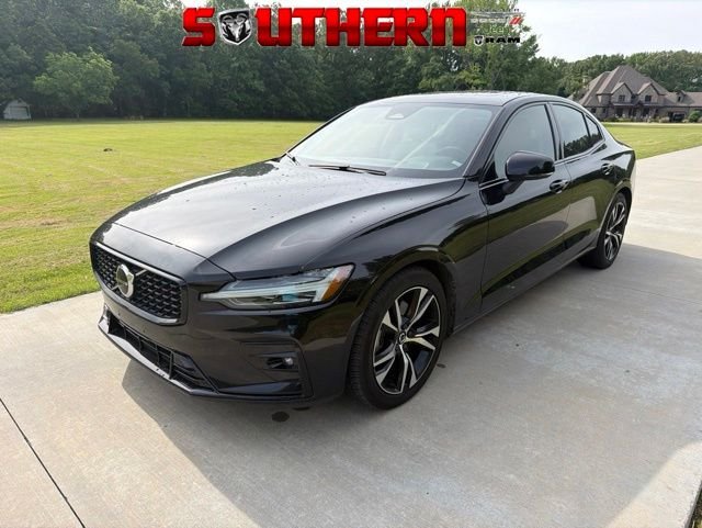 2024 Volvo S60 B5 Core Dark Theme AWD's photo