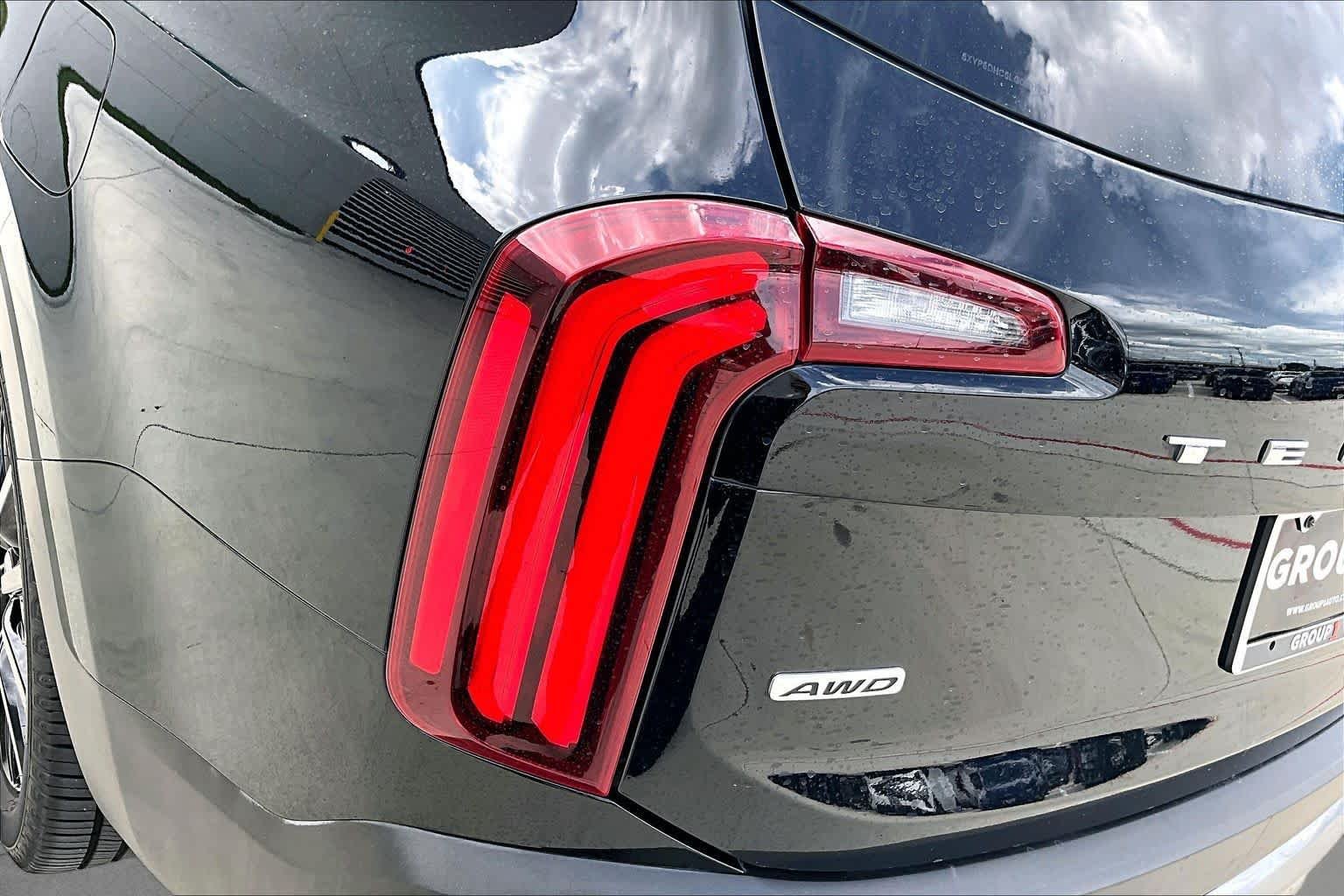 Used 2020 Ebony Black Kia SX image 27
