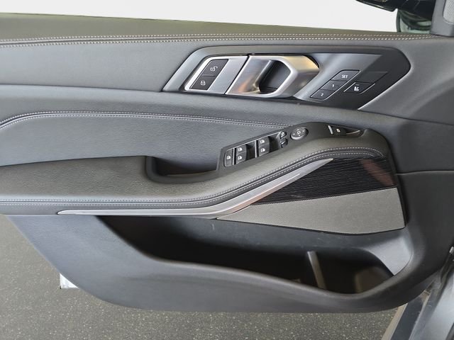Used 2024 Gray BMW M60i image 30