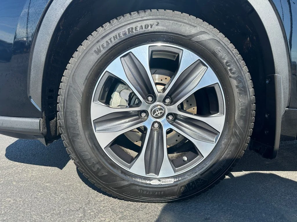 Used 2022 Black Toyota XLE image 12