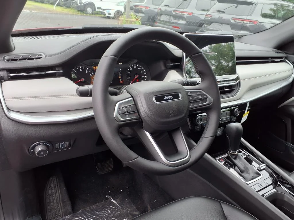 2025 Jeep Compass Limited - Photo 16
