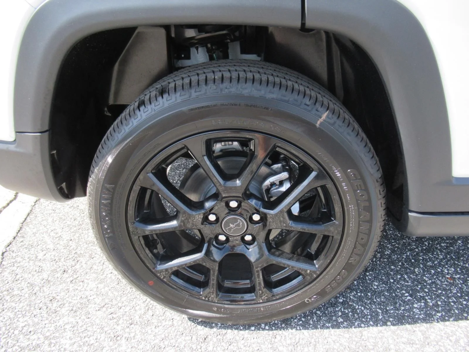 New 2026 Bright White Clearcoat Jeep Latitude Altitude image 8