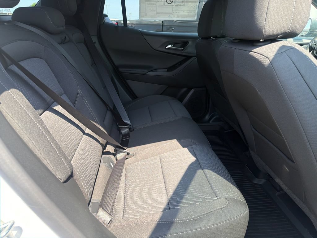 New 2027 Summit White Chevrolet LT image 25