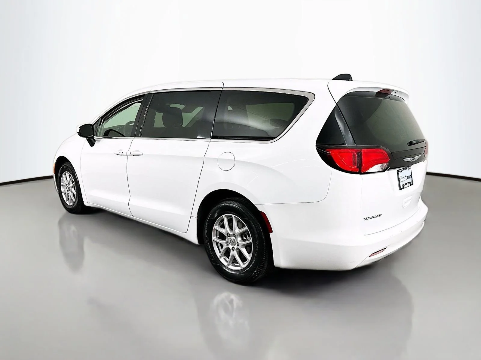 Used 2023 White Chrysler LX image 6