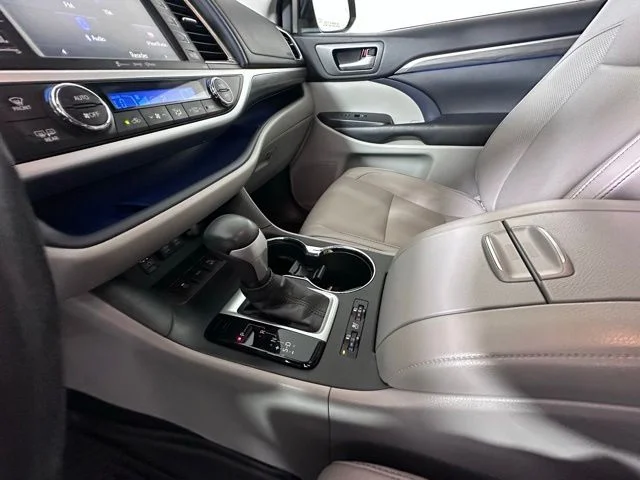 Used 2018 Gray Toyota Limited image 32